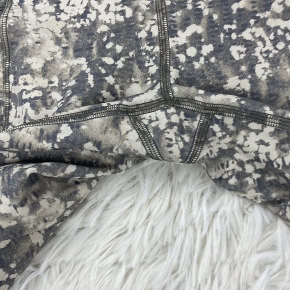 Lululemon Invigorate High-Rise Crop 23" Gritstone White Opal Multi - Picture 3 of 8